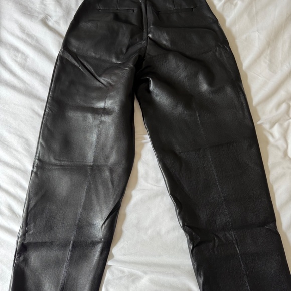 Aritzia Vegan Leather Carrot Pants in Black Size 0 - Picture 3 of 3